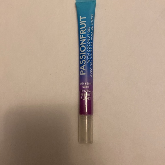 New With Tags Bath And Body Works Passionfruit With Coconut Oil Lip Gloss Tube - Picture 5 of 6